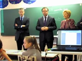 Coulommiers : Luc Chatel distribue des dicos