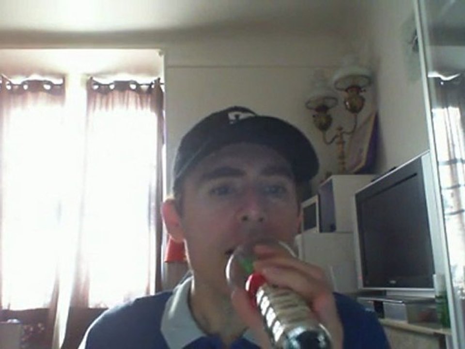 Wiwi égratigne "sur ton coeur j'ai posé mon visage"