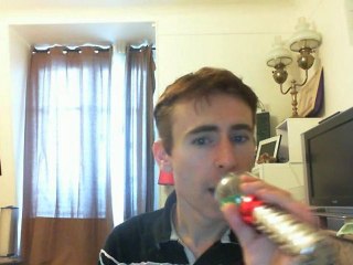 Wiwi égratigne "thunderball" de Tom Jones