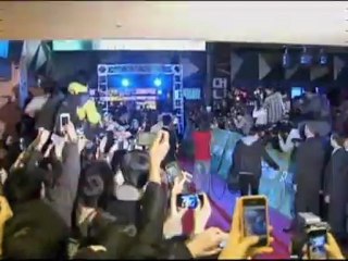 Download Video: Brad Pitt greets fans in South Korea