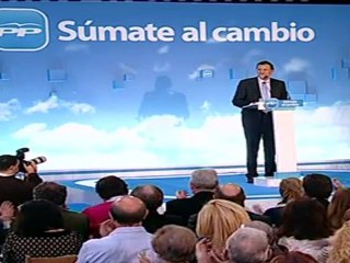 Rajoy apela  al "buen humor" para seguir la campaña frente a un PSOE crispado