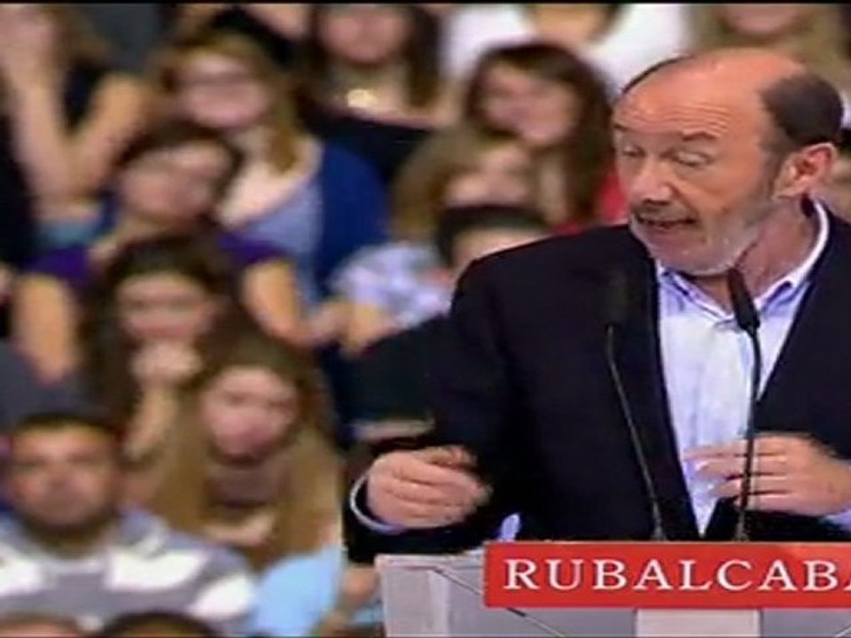 Rubalcaba lamenta que un Aznar irrelevante sea el "ventrílocuo" de Rajoy
