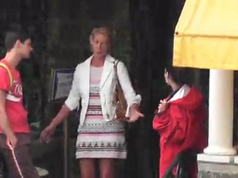 Katherine Heigl Seems Happy for the Holidays