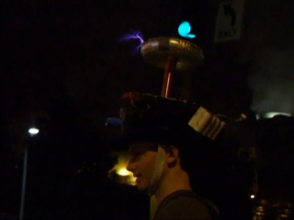 Chapeau Tesla de Tyler Christensen