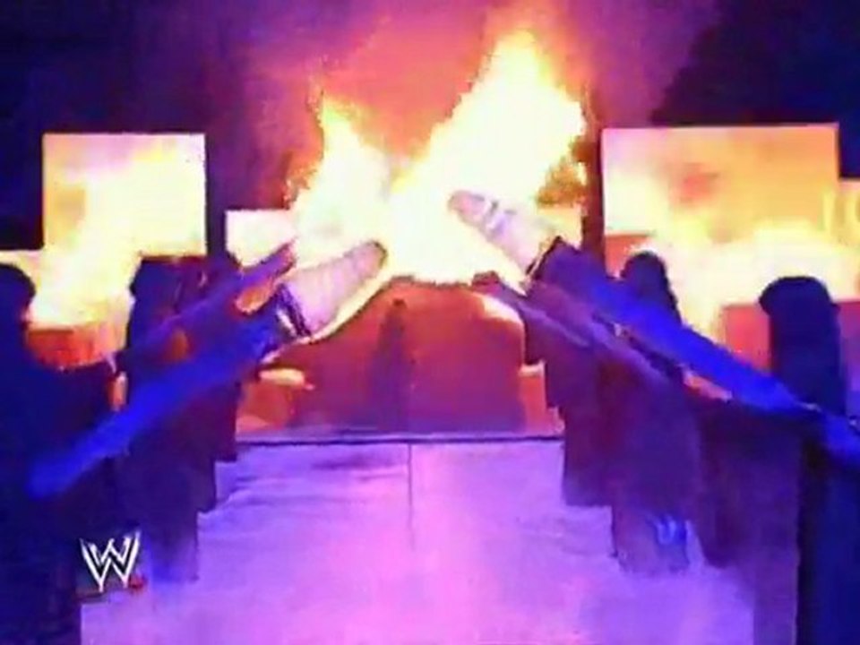 Undertaker returns & appears on the stage 94 & 04