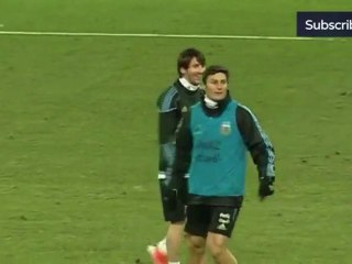 Sombrero de folie de Messi à l'entraînement