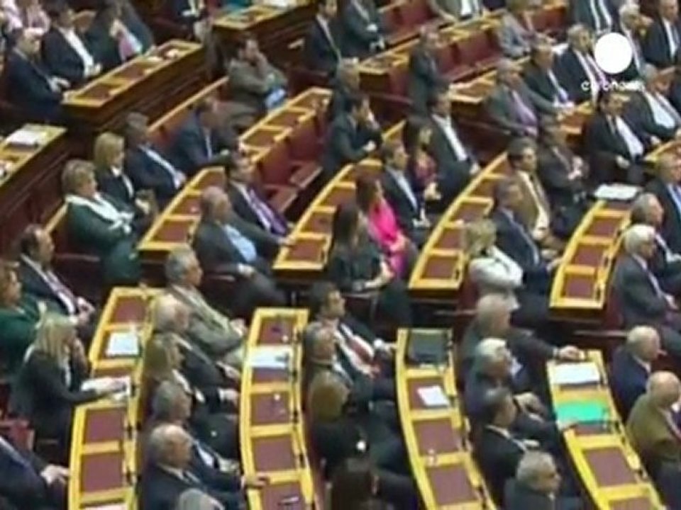 El Gobierno griego de Papademos obtiene el voto de...