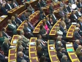 Greece's Papademos wins confidence vote