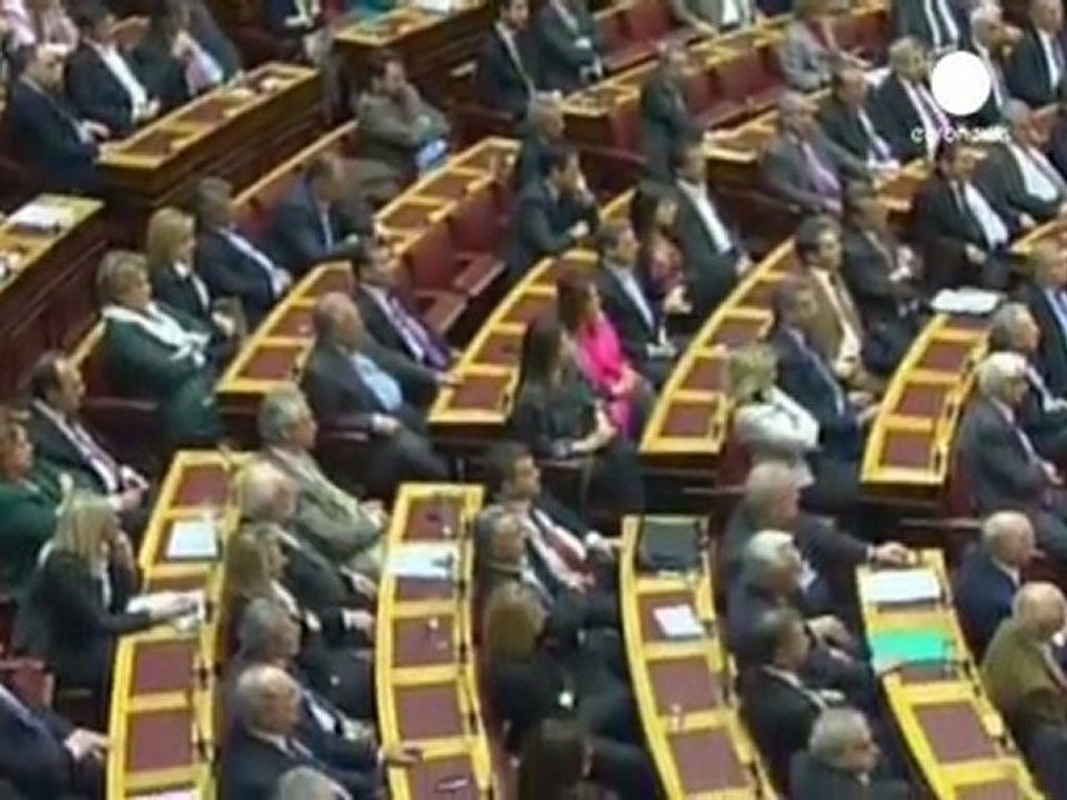 Greece's Papademos wins confidence vote