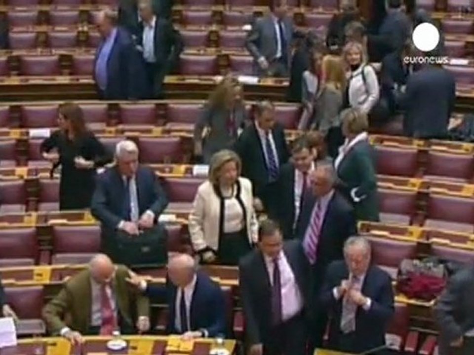 Le parlement grec apporte son soutien au gouvernement...