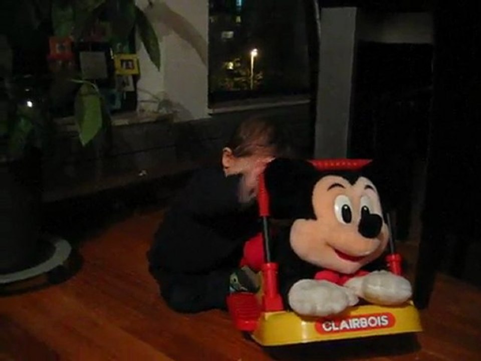 A cheval sur mon "Mickey"