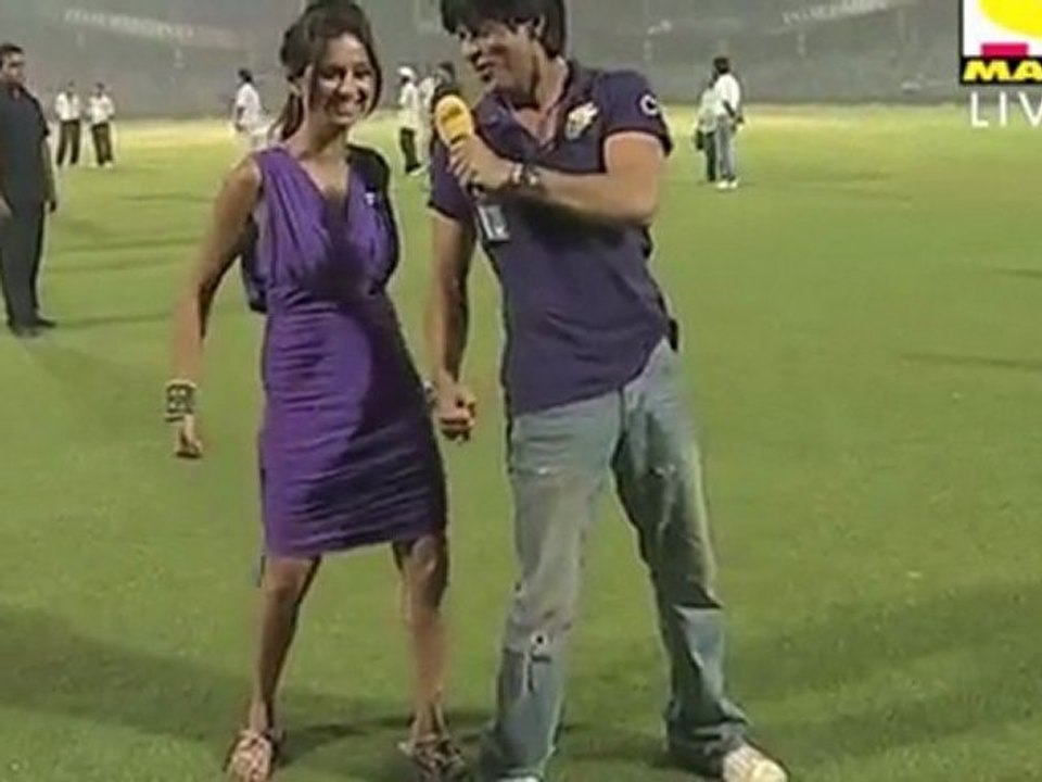 shibani_with_SRK_Extraa_Innings