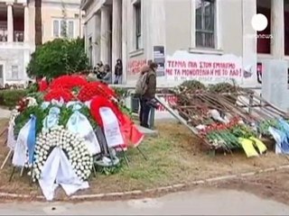 Grecia negocia ya con los bancos la reducción de su deuda