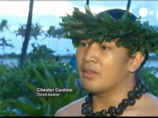 Hillary Clinton tickled pink by Hawaii torch bearer