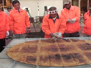 Cracking effort: Japan cooks record rice snack