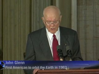 US honors astronauts for pioneering space flights