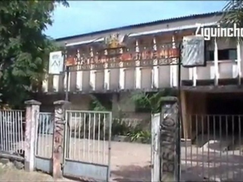 TEST - Ancien Hôtel de Ville de Ziguinchor vu de l'extérieur 15-11-11 (1)