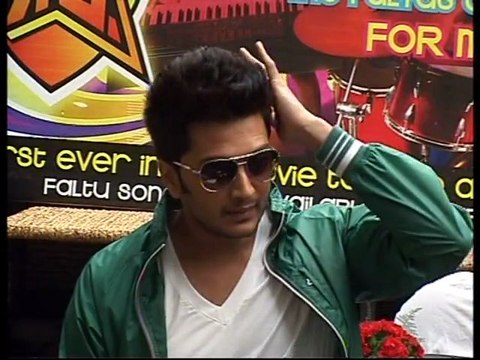 Riteish Deshmukh And Genelia D'Souza To Get Married In 2012 -Bollywood News