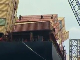 Containers removed from stricken ship off New Zealand coast