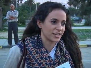 Thousands form human chain in Tripoli
