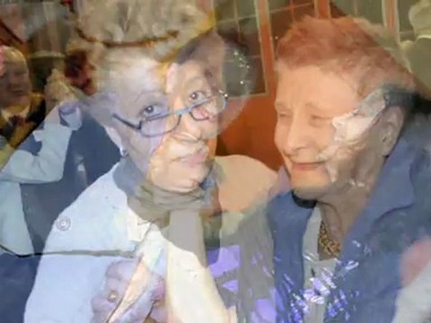 Sarra, bénévole pour Noël aux petits frères des Pauvres