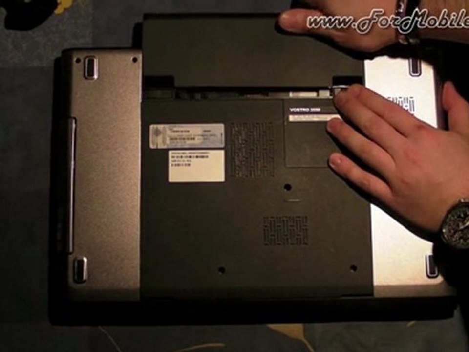Dell Vostro 3550 - Come rimuovere alimentatore e batteria