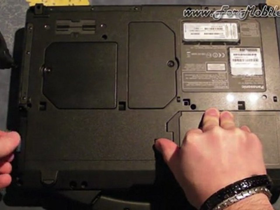 Panasonic Toughbook CF-53 - Come rimuovere alimentatore e batteria