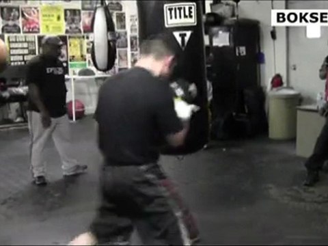 Wolak - Rodriguez II: Trening Wściekłego Byka na worku bokserskim