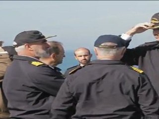 Felipe de Borbón inspecciona las maniobras del 'Juan Carlos I'