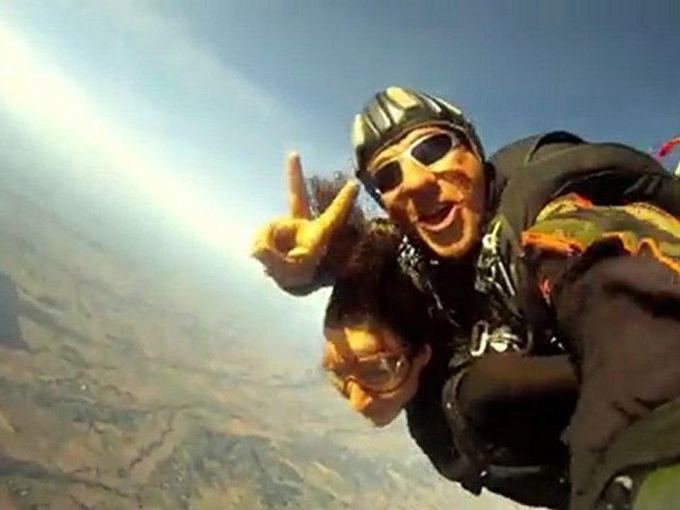 Dalila saute avec Go-parachutisme Toulouse