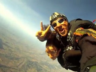 Dalila saute avec Go-parachutisme Toulouse