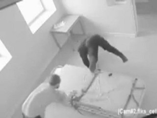 Ne pas tourner le dos à un prisonnier