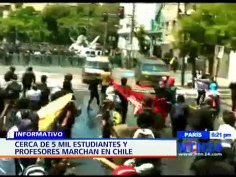 Cerca 5.000 estudiantes y profesores marchan en Chile exigiendo mayores recursos para la educación