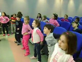 Miss.Aypak ve Anasınıfı 6A Skeleton Dance yaparken :)