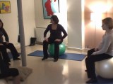 Cours de gymnastique prénatale avec le ballon de naissance proposé par Cécile Morel   www.perinatalite-enfance.com