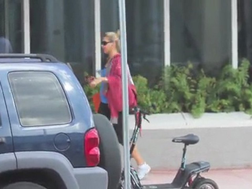 Anna Kournikova mit Babybauch