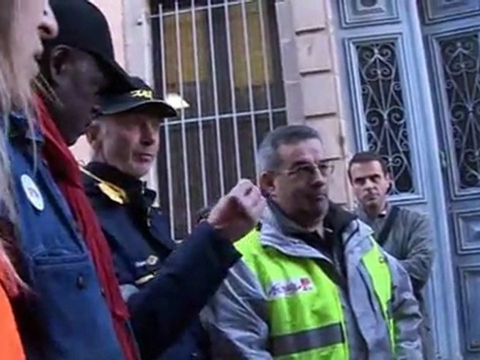Jeudi 17/11/11 la grève des facteurs de la poste de Millau.