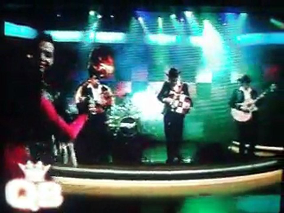 CALIBRE 50 EN EL PROGRAMA "QUE QUIERE LA BANDA" .... CANTANDO QUIEN TE VA AMAR