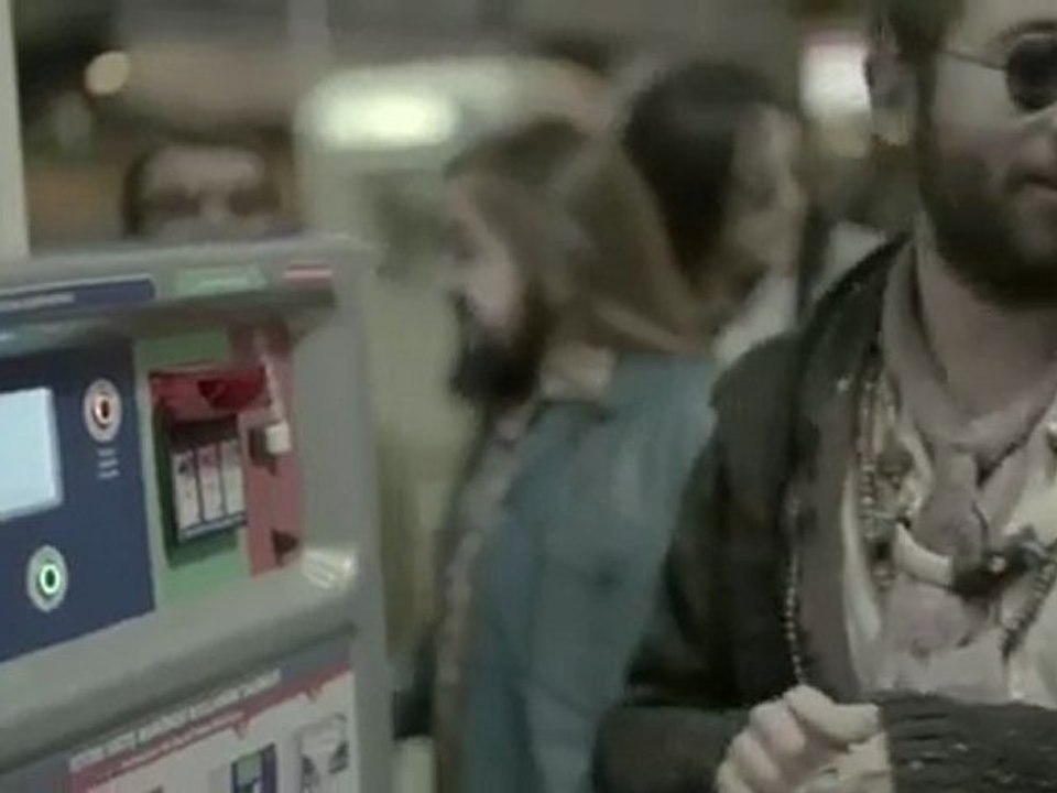 Burcu Güneş - Oflaya Oflaya (Official Klip)