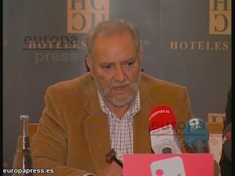 Anguita apoya la decisión de IU en Extremadura