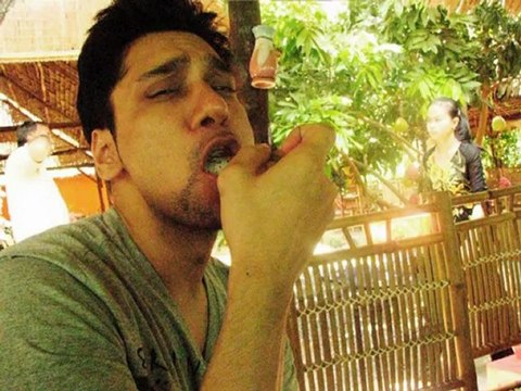 Shakal Pe Mat Ja – Film Review