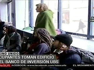 Indignados de Londres toman edificio del banco UBS