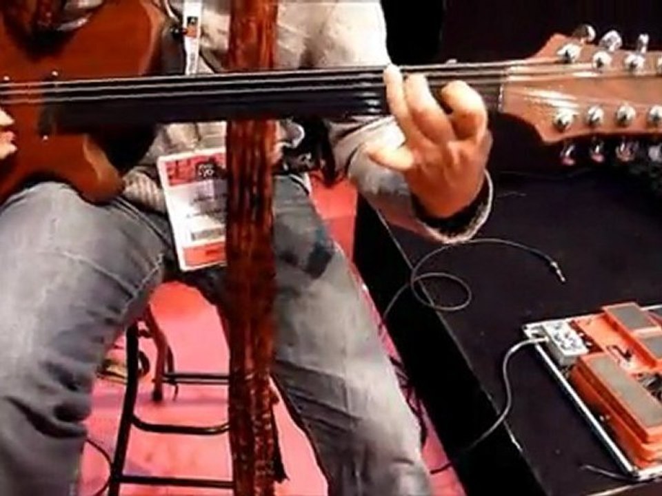 Ihâb Radwan shows PMC Guitars Byblos (electric oud), Bogner XTC, HiWatt (1/2)