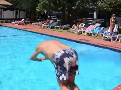 MALORE IN PISCINA, BIMBO GRAVE