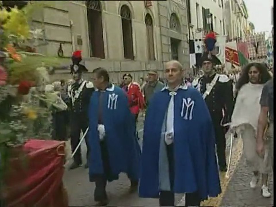SANTO "CANCELLATO": E' RIVOLTA
