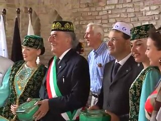 LA GENTE STA CON LO SCERIFFO