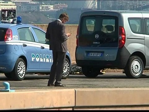 CADAVERE IN MARE CON GOLA TAGLIATA