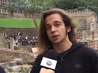 STUDENTI INVADONO TEATRO ROMANO