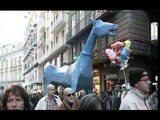 Napoli - Un cavallo azzurro simbolo dei diritti umani