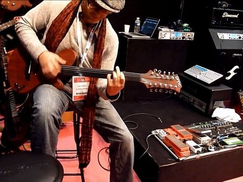 Ihâb Radwan shows PMC Guitars Byblos (electric oud), Bogner XTC, HiWatt (2/2)